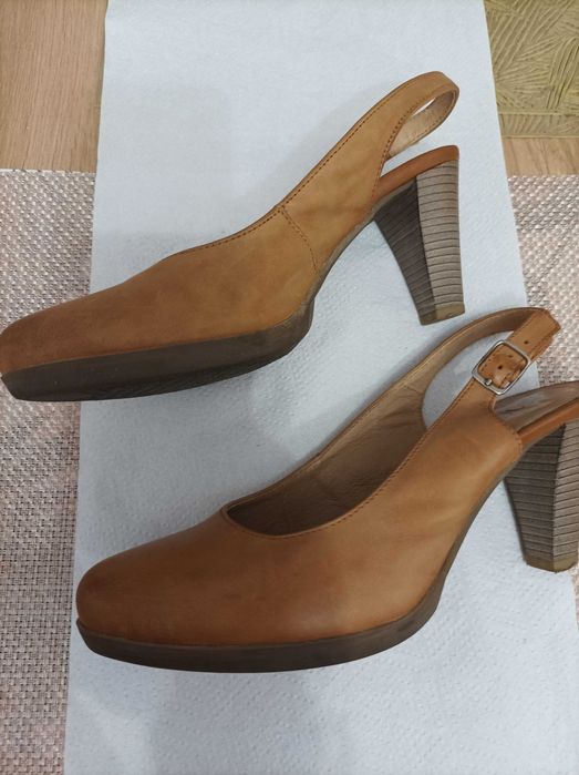 Buty na obcasie, Lasocki