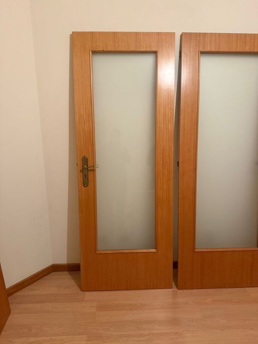 2 portas com vidro fosco - vendo em separado