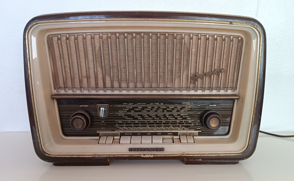 Rádio Telefunken Gavotte 8 Export a funcionar
