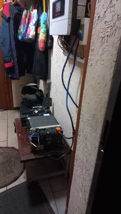 Комплект бесперебойного питания24v гибридный  инвертор,батарея2.5kw