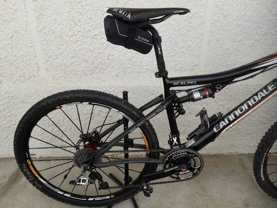 Bicicleta BTT Marca Cannondale em carbono