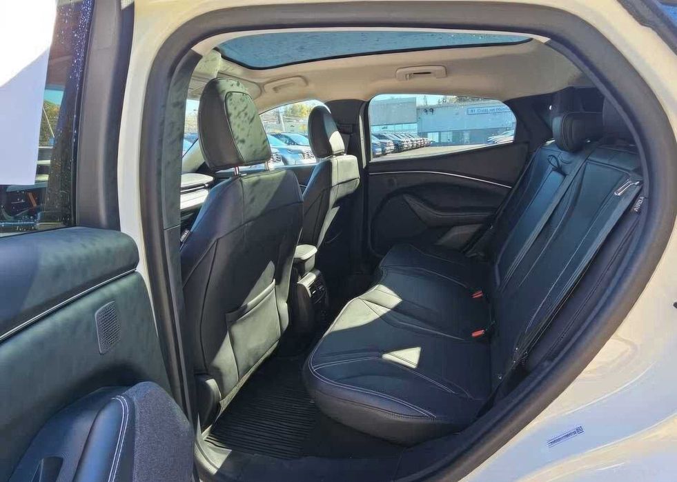 Ford Mustang Mach-E Premium      2023