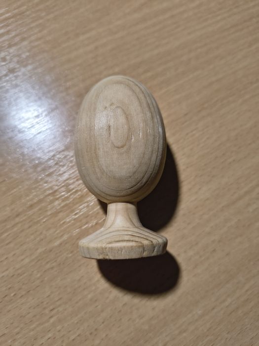 Деревянное яйцо на подставке для творчества