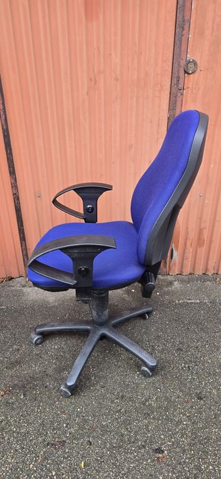 Krzesło biurowe regulowane