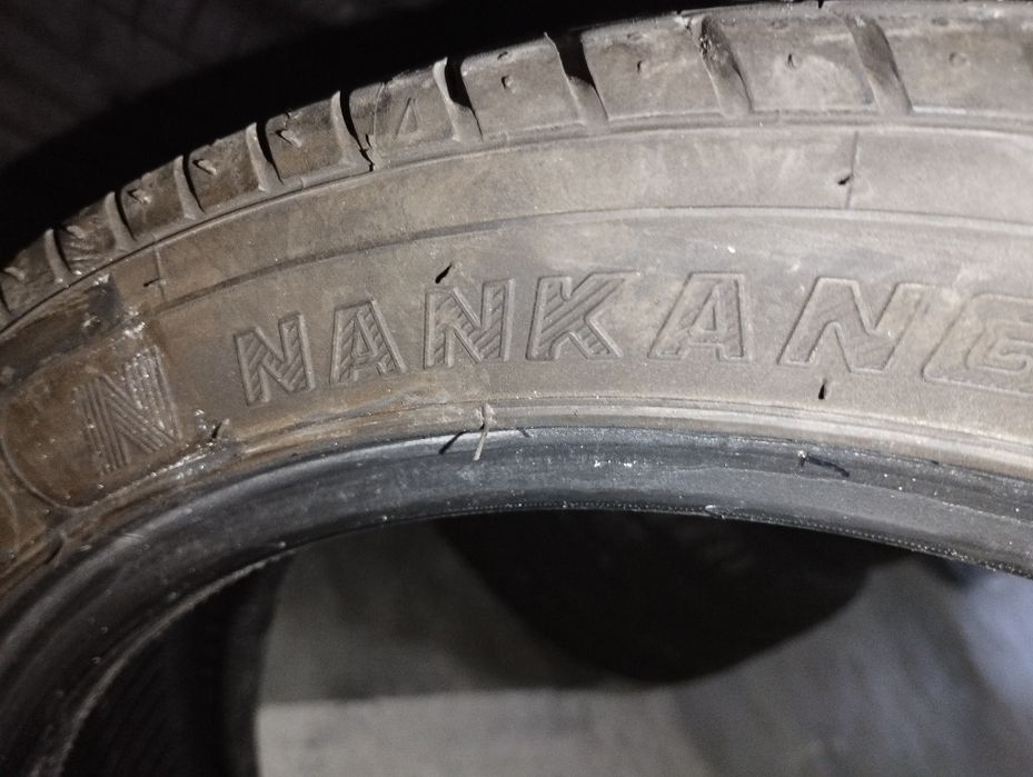 Pneus usados Nankang e Michelin