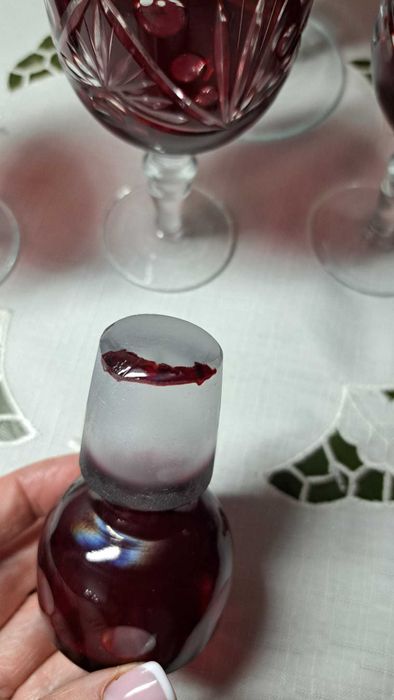 Rubinowa Kryształowa Karafka  plus  4 kieliszki