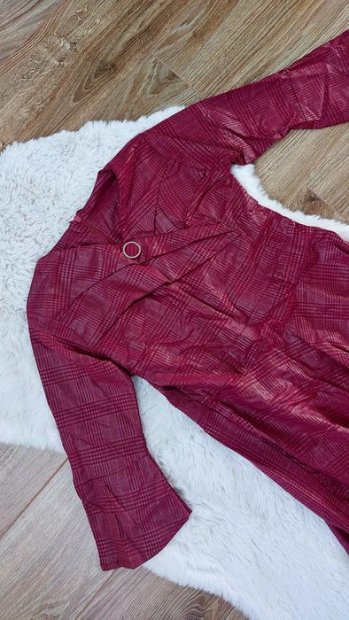 Burgundowa mieniąca się sukienka