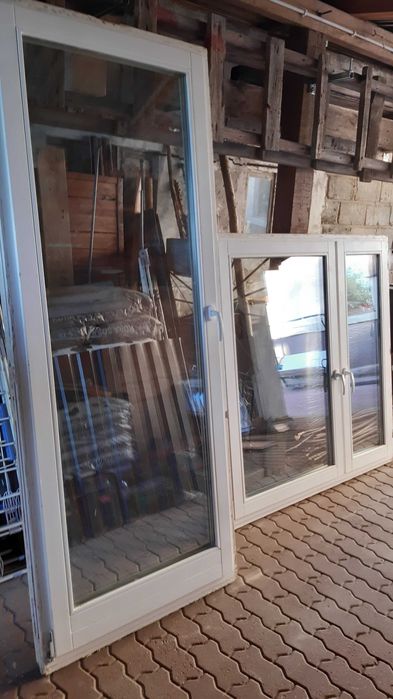 Okna i drzwi drewniane balkonowe trzyszybowe i dwuszybowe