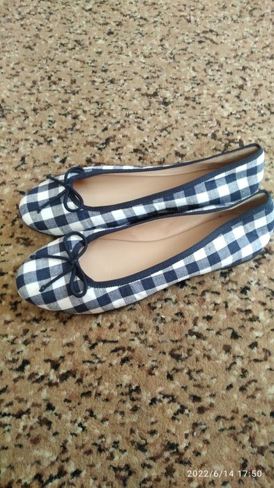 Легкі нові балетки