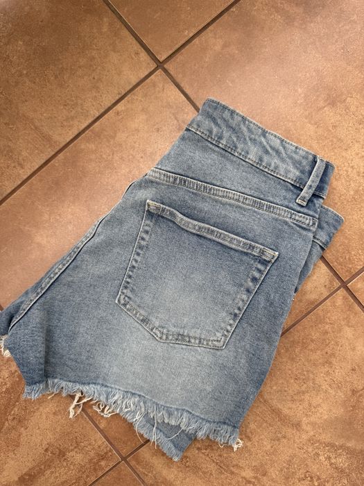 Niebieskie spodenki jeansowe 38 hm