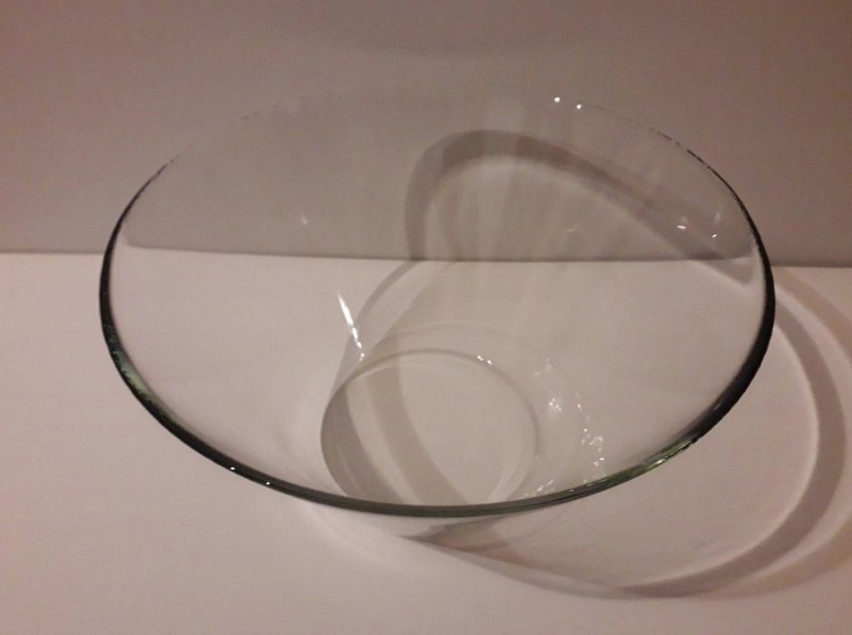 Two large glass goblets435433046740183044