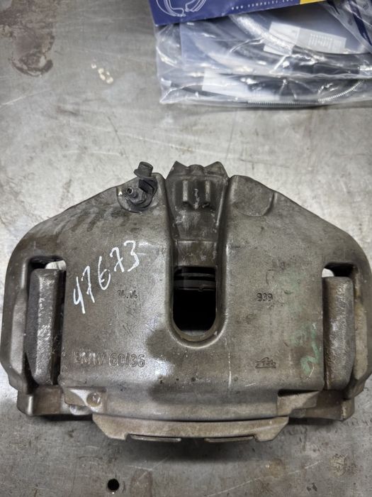 Супорт передний правый BMW 374x36