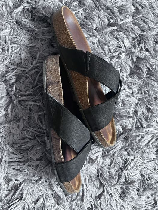 Skórzane klapki Tamaris