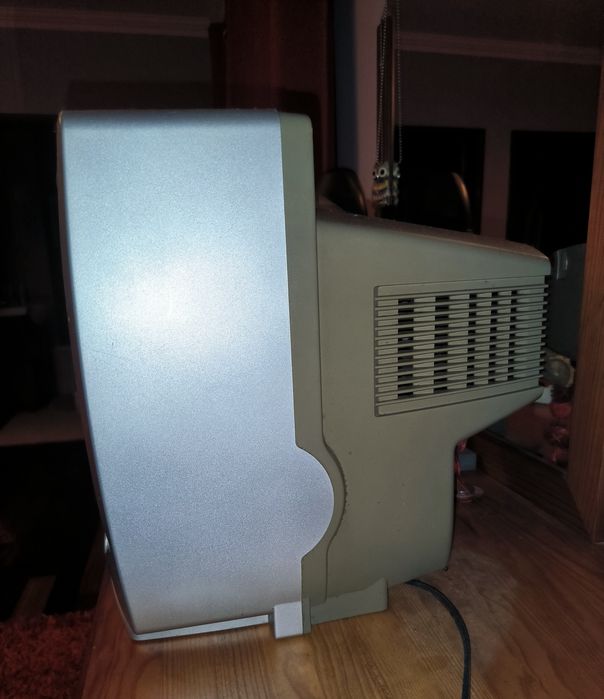 TV Samsung pequena, sem som