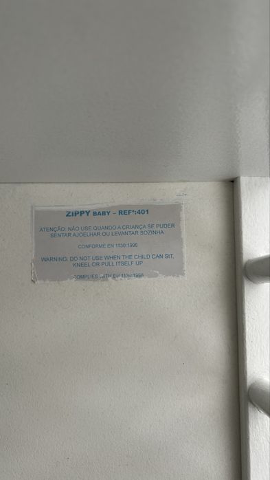 Berço baloiço , recém nascido.