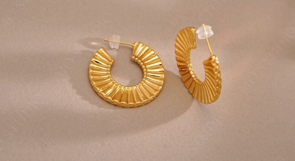 Стильні нові сережки