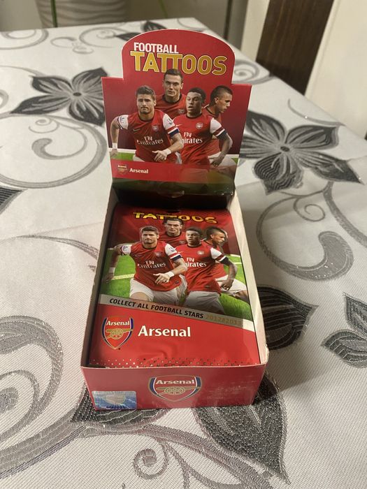 Cały karton tatuaży piłkarskich Arsenal FC – 25 paczek (sezon 12/13)
