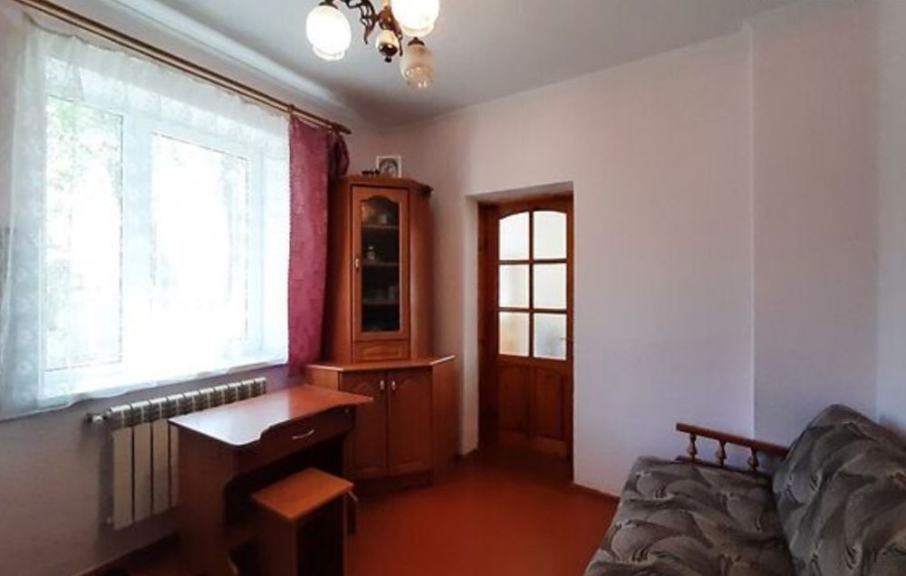 Продається півторачка напівособняк в центрі міста