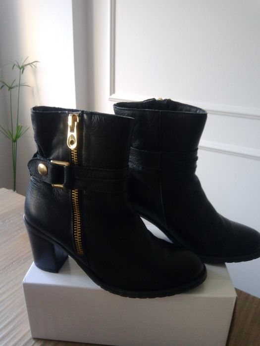 Botas pretas tamanho 39