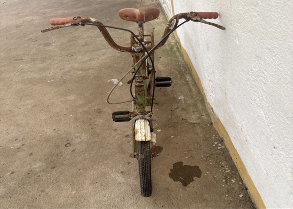 bicicleta dobrável antiga para restaurar