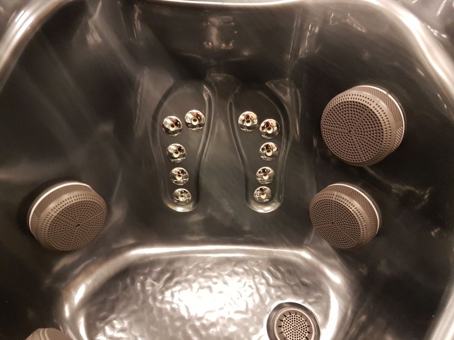 Spa ogrodowe , wanna z hydromasażem, beczka , sauna .