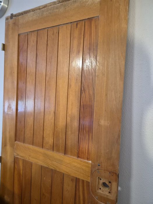 Vende-se porta de entrada