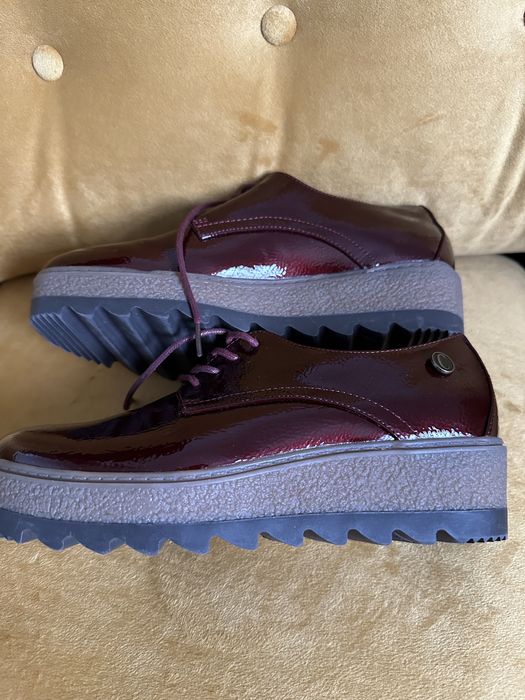 Buty skorzane lakierowane CARMELA R:38, nowe