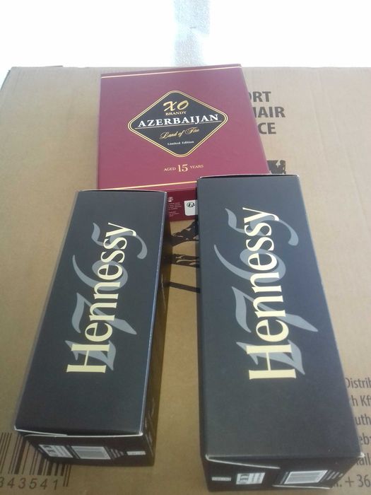 Подарункова коробка коньяку Хенесі / подарочная упаковка Hennessy