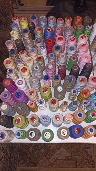 Нитки швейні різнокольорові (залишки)
Продам залишки швейного цеху з п