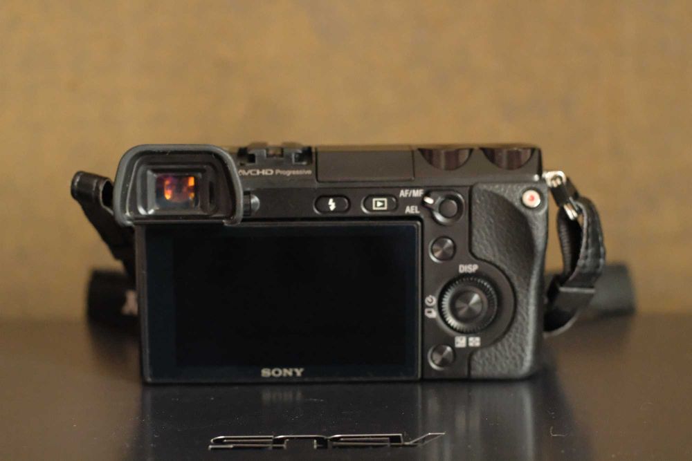 4850 кадрів Беззеркальний Sony Alpha Nex-7 ФЛАГМАН + SONY PZ 16-50 OSS