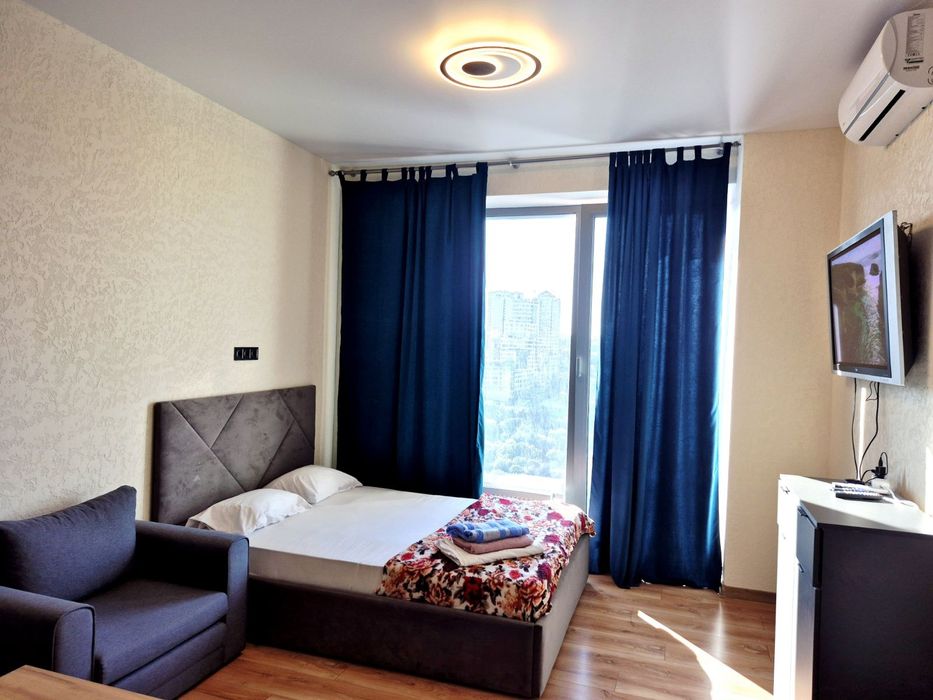 Сдам посуточно 1 комнатные апартаменты-студию ЖК Бартоломео, видовая