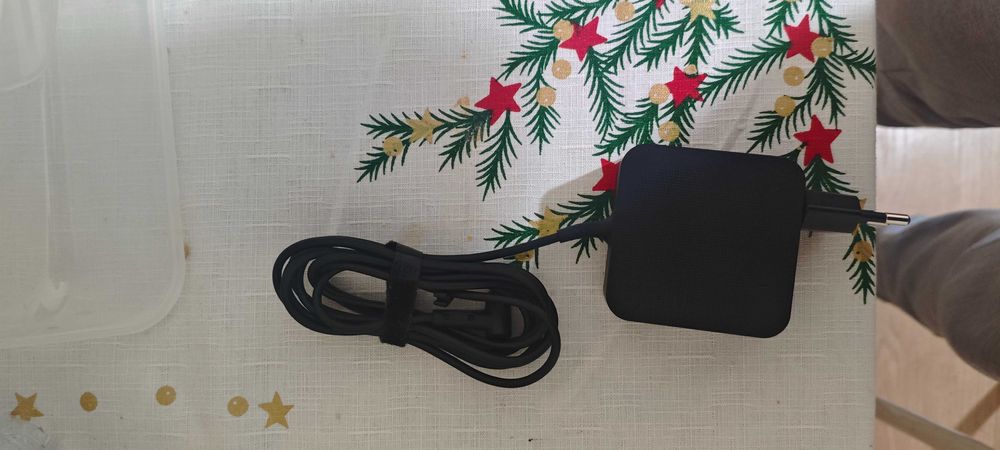 Portátil Asus vivobook poucos meses de uso.  Só Repasso em mãos.