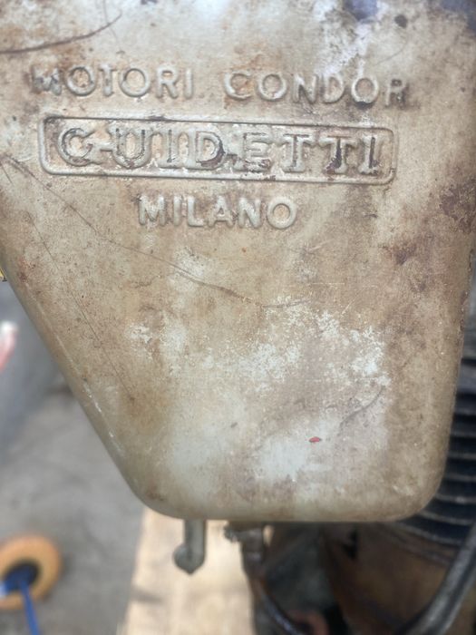 Motor antigo de explosao, a gasolina e petroleo.