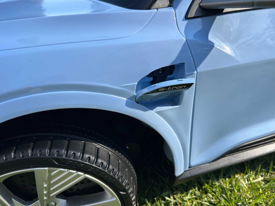 Auto na akumulator 180W 4x45W Audi E-Tron Pojazd Samochód