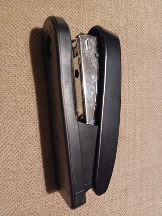 Agrafador preto - Half-strip Stapler