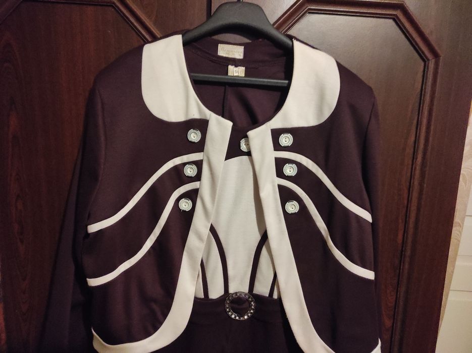 Плаття з накидкою