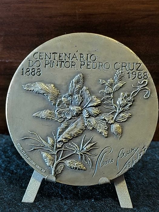 Medalha em Bronze alusiva ao centenário da morte do pintor Pedro Cruz 1888 / 1988