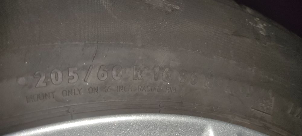 Jantes alumínio com pneus 205*60R16