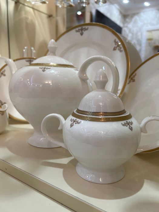 Продам шикарный столовый сервиз на 6 персон. 48 предметов.