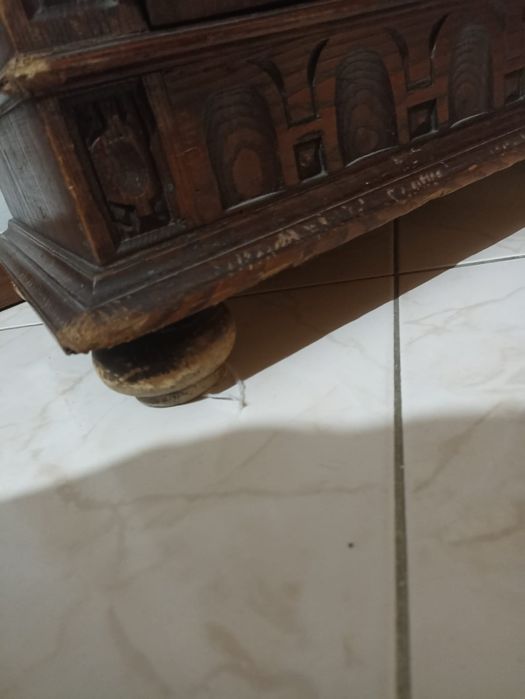 Sapateira em madeira maciça