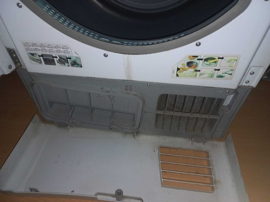 máquina de secar roupa Indesit, modelo IS70C