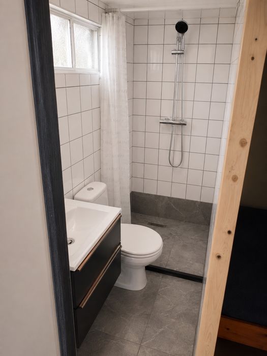 Domek letniskowy klimatyzowany nad jeziorem z linią brzegową Kaszuby