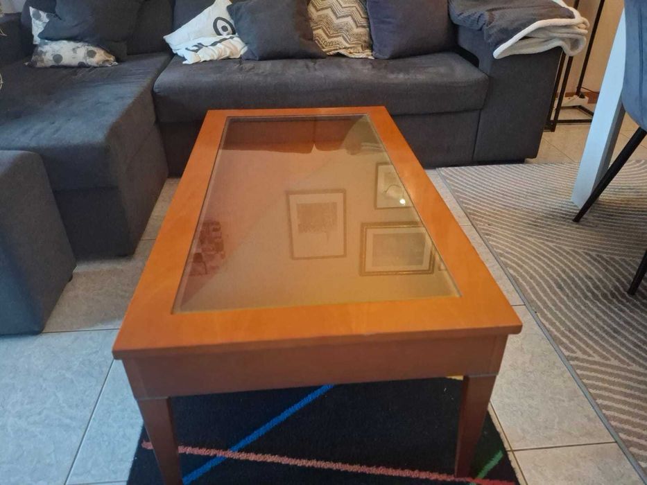 Mesa de sala estar em cerejeira em  bom estado de conservação