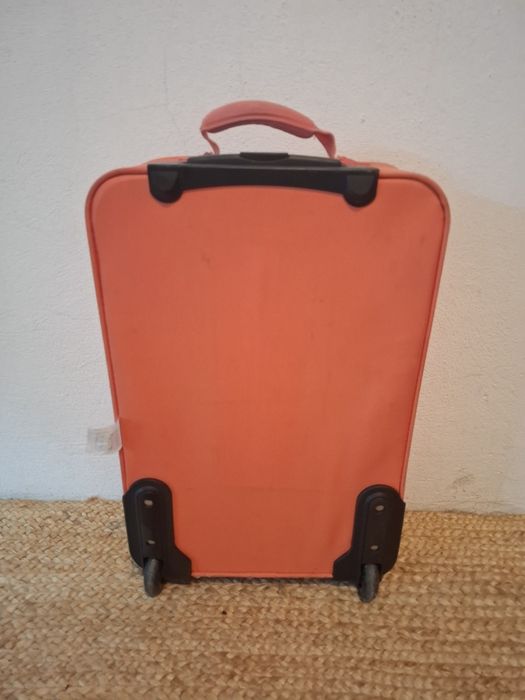 Mala Airport em razoável estado
52 x 36 x 16