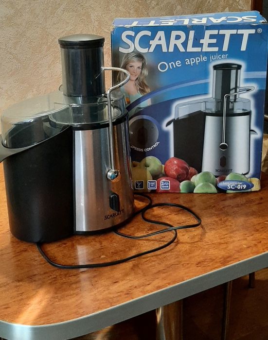 Соковижималка SCARLETT  SC-019