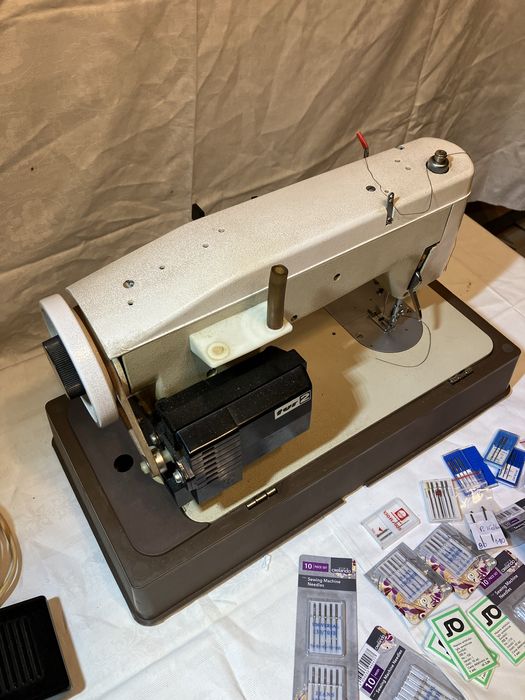 Maszyna do szycia Łucznik 702 walizka Tur2 plus 100 igieł