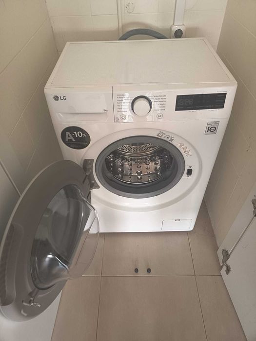 Máquina de Lavar Roupa A-10 LG 8kg - como nova na garantia!