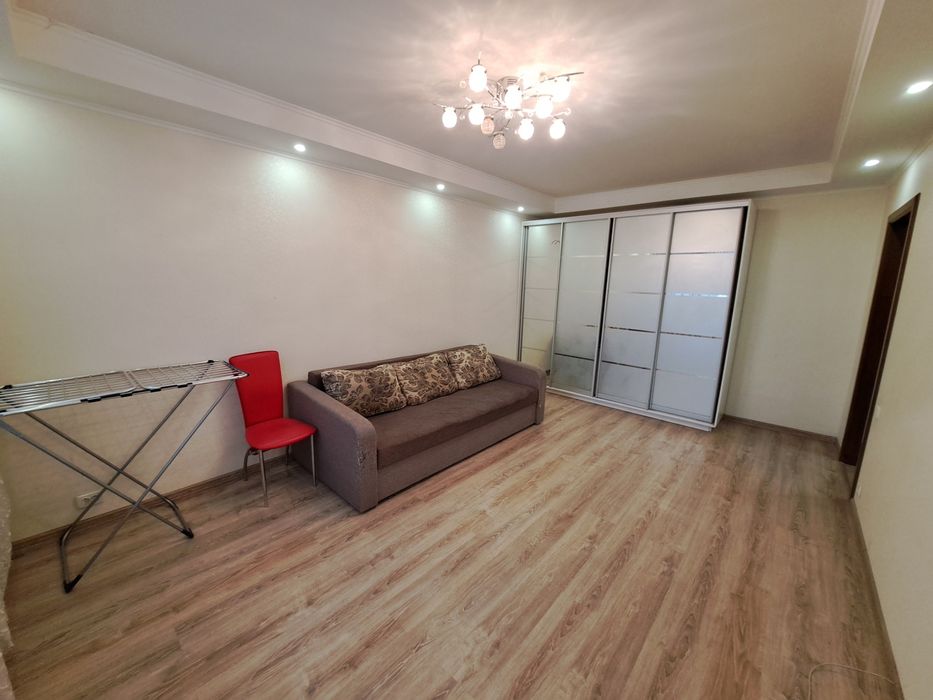 Аренда 2 ком.кв. на Лазурном ул.Быкова 9