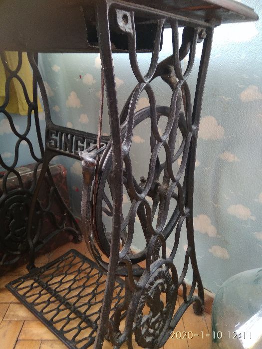 Продам швейну машинку ZINGER з станиною