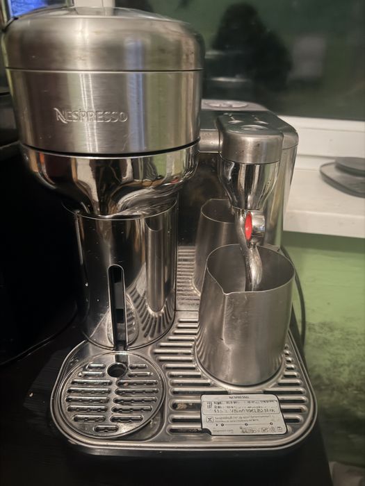 Ekspres kapsułkowy Sage Nespresso Creatista Vertuo, stal nierdzewna.